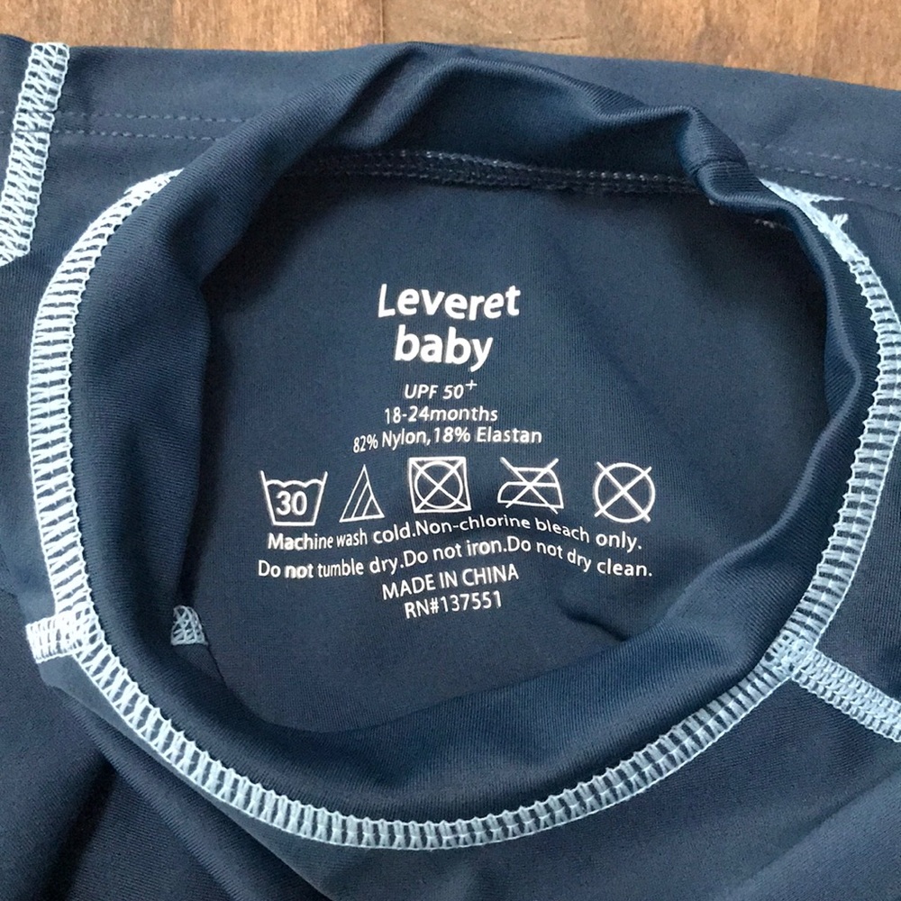 Navy blue rash guard - size 18-24 months - Picture 3 of 3